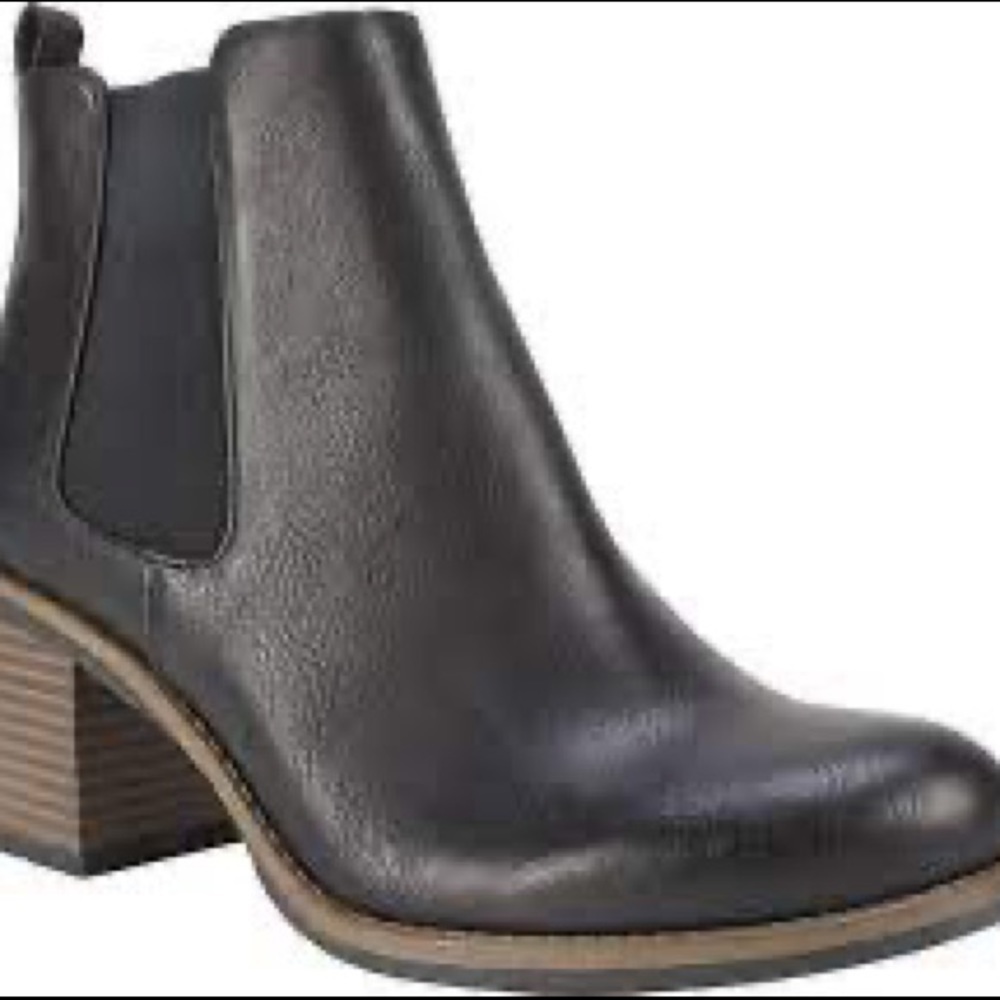 𝅺white Mountain Destiny Black Ankle Bootie Various Sizes